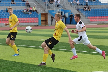 Лидеры групп одержали очередные победы