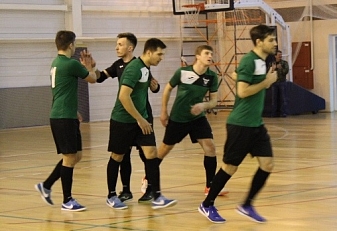 "Элекс-Фаворит" и "Хлебороб" одержали по две победы