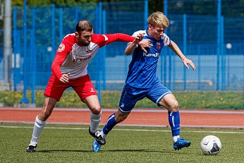 Лидеры держат позиции