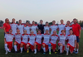 Брянские футболистки восполняют пробелы в графике