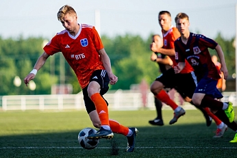 «Атом» и «Локомотив» продолжают лидировать