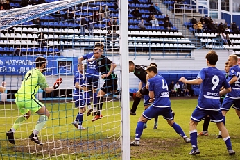 Лидеры продолжают побеждать после паузы в Первенстве