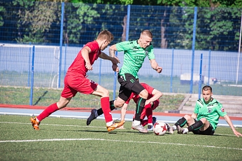 "Локомотив", "Красный-СГАФКСТ" и "Атом" уходят в отрыв