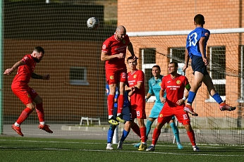 Лидеры очков не теряют